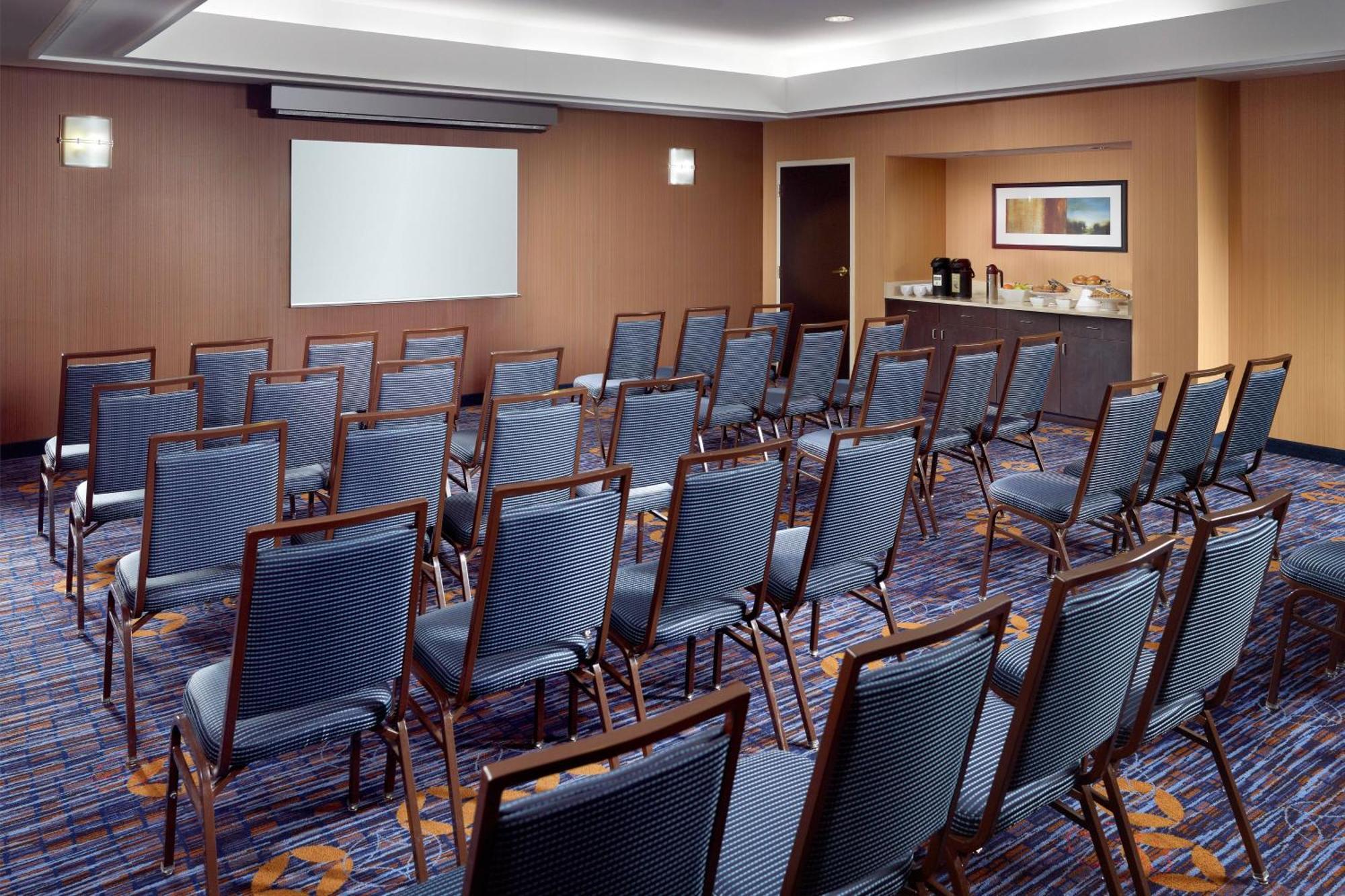 מלון Courtyard By Marriott Atlanta אלפרטה מראה חיצוני תמונה