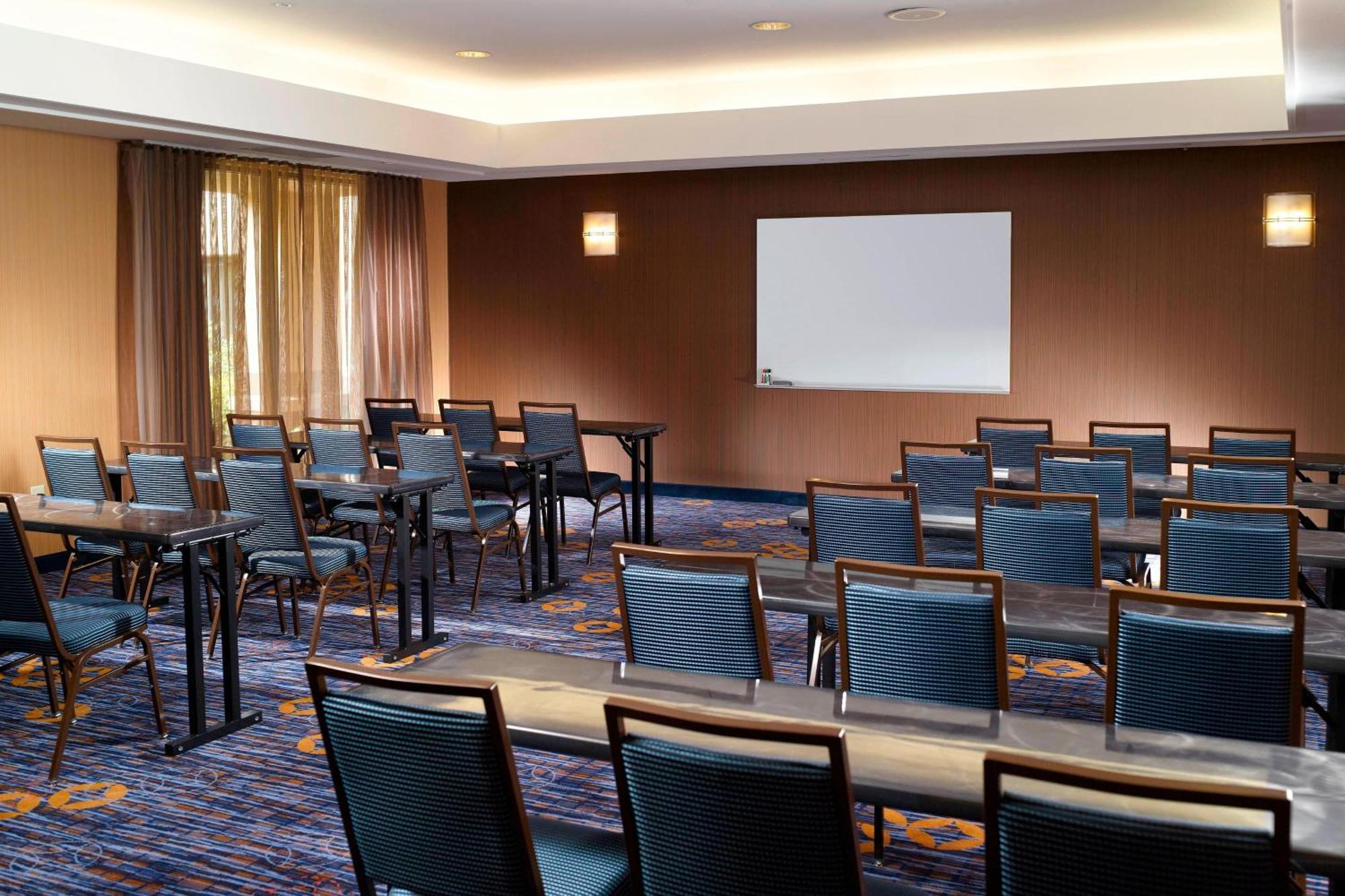 מלון Courtyard By Marriott Atlanta אלפרטה מראה חיצוני תמונה